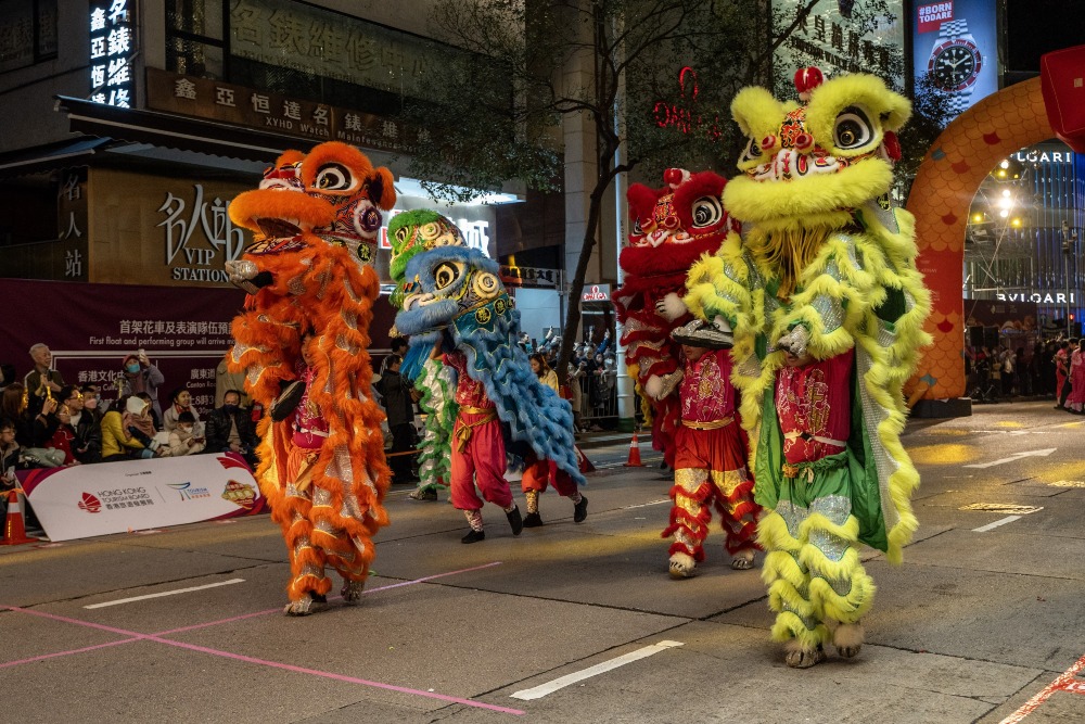 南獅「劉關張」 南獅早期多以黃、紅、黑為主色,代表了三國時代的代表人物劉備、關羽和張飛。