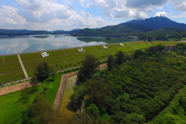深圳水库是当地蓄水量最大水库,正常蓄水位27.60米。 深圳水库是当地蓄水量最大水库,正常蓄水位27.60米。